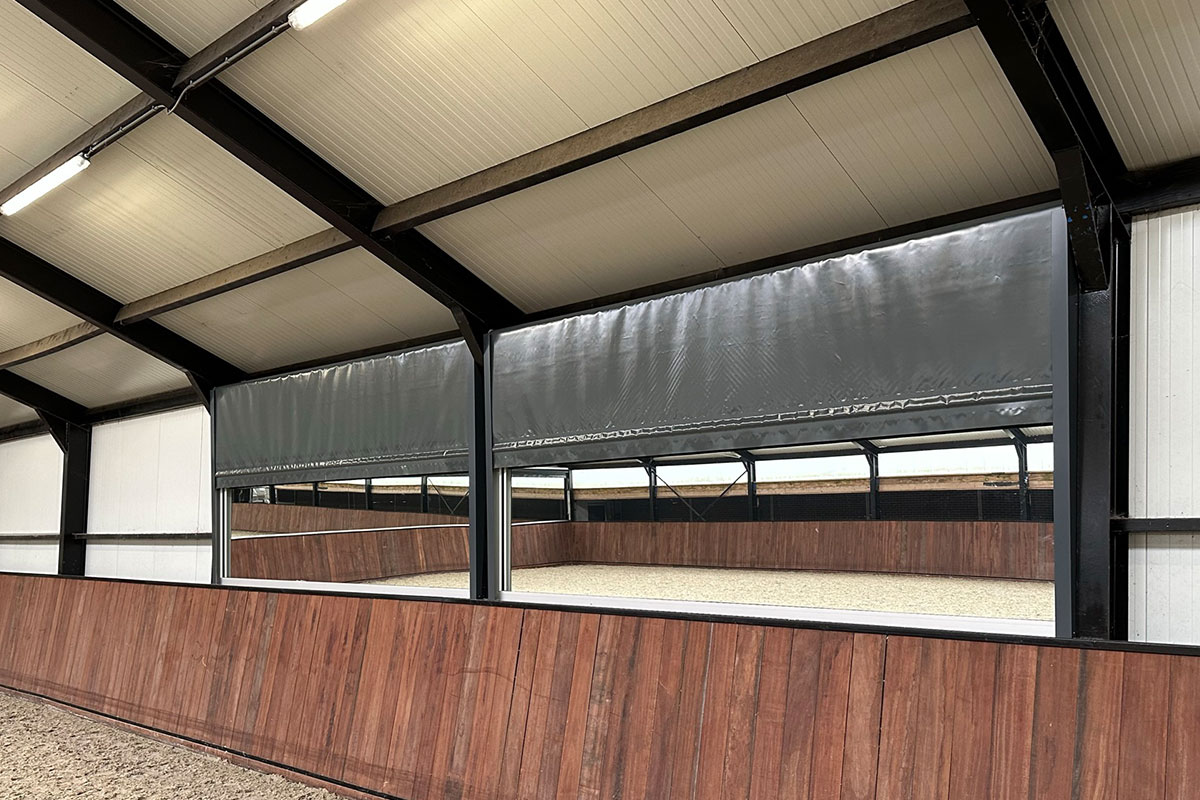 manegespiegel-met-rolgordijn-beschermen